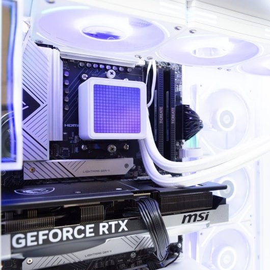 PcCom Imperial AMD Ryzen 7 7800X3D / 32GB / 2TB SSD / RTX 5070 + Windows 11 Home - Blanco