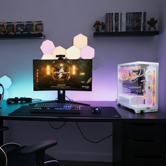 PCCom Imperial AMD Ryzen 7 7800X3D / 32 Go / SSD 2 To / RTX 5070 - Blanc