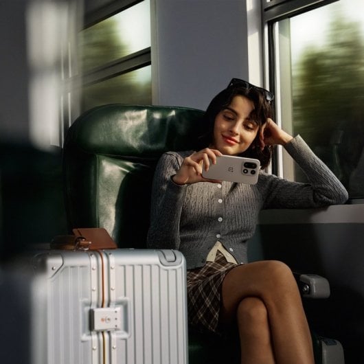 OnePlus 15 16 Go 512 Go 6,78" AMOLED 5G Dual SIM Batterie 7300mAh 120W Android 16 Sand Storm