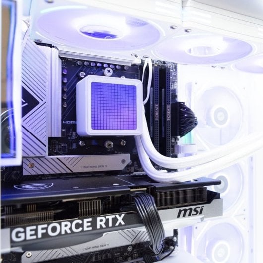 PcCom Imperial By B0rjaCS AMD Ryzen 7 7800X3D / 32GB / 2TB SSD / RTX 5070 + Windows 11 Home