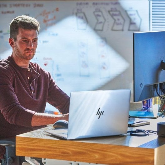 Portátil HP ZBook Studio G10 16" Intel Core i7-13700H 16GB 1TB SSD RTX 3000 Ada Windows 11 Pro