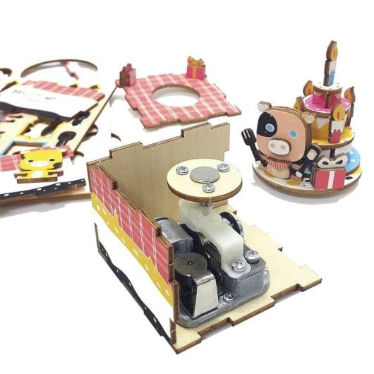 Dam Electronics Boîte à Musique à Monter Design Happy Birthday en Bois 3D, 63 Pièces