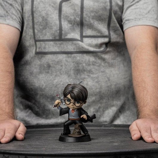 Figura Iron Studios & Minico Harry Potter - Harry Potter With Sword Of Gryffindor