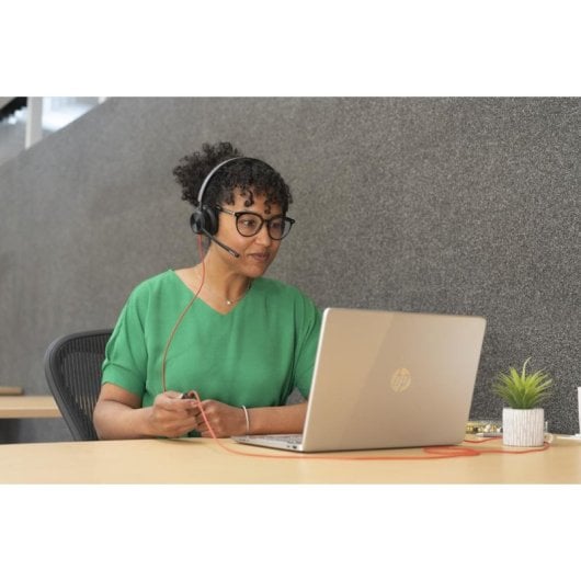 Auricolari Poly Blackwire 8225 con cavo USB-C, Cancelazione Rumore, Ufficio, Nero