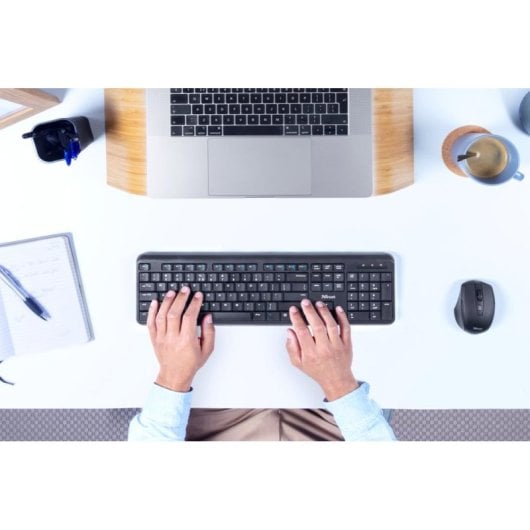 Teclado de membrana Trust ODY Layout DE com rato sem fios resistente a salpicos