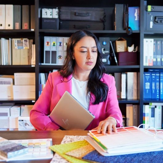 Portable HP ZBook Firefly G11 A 14" AMD Ryzen 7 8840HS 32GB 1TB SSD Radeon 780M Windows 11 Pro