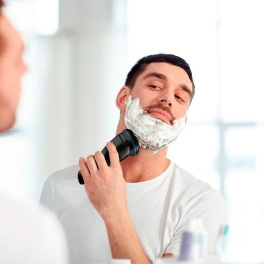 Elektrorasierer Ufesa Flex Nano Cut Kabellos 70min Nass- und Trockenrasur 3 Scherköpfe