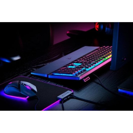Teclado Razer Ornata V3 híbrido mecánico Layout US retroiluminación RGB reposamuñecas