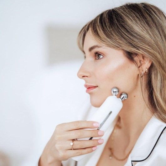 Massajador Facial Beautifly Booster Pro Radiofrequência EMS Ultrasónico Branco