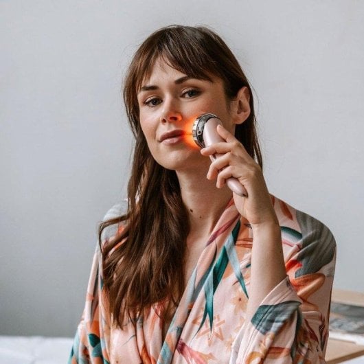 Massajador Facial Beautifly Glossy Blush Fototerapia Rosa Recarrregável