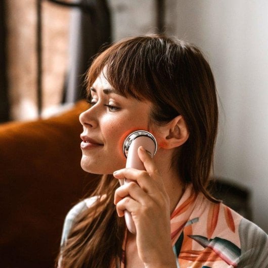 Massajador Facial Beautifly Glossy Blush Fototerapia Rosa Recarrregável