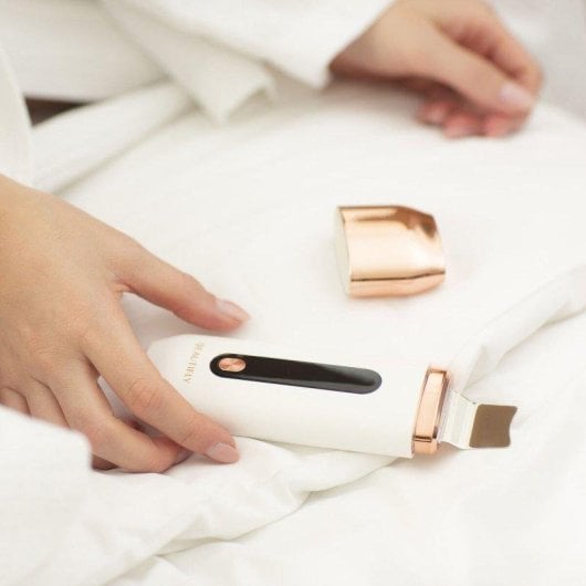 Dispositivo de Peeling Beautifly Scrub Pro Branco EMS LCD Recargável IPX5