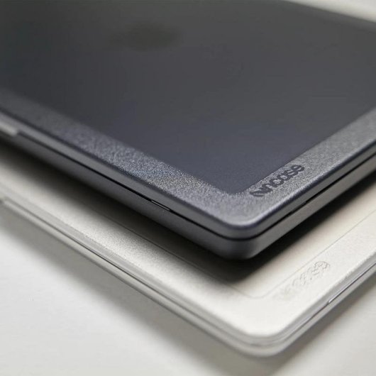 Cover Rigida Incase Edge Makrolon per MacBook Pro 14" Nera