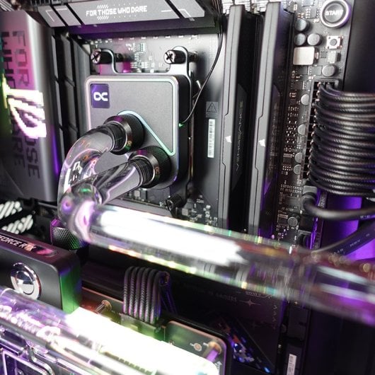 PC personnalisé PCCom Ryzen 9 9950X3D / 96 Go / SSD M.2 4 To / RTX 5090 + Windows 11 Pro V3