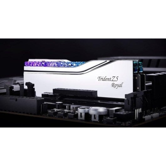 Memoria RAM G.Skill Trident Z5 Royal F5-6000J2836G16GX2-TR5S 32GB 2x16GB DDR5 6000MHz CL28 XMP EXPO Silber