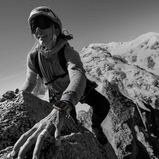 Apple Watch Ultra 2 GPS 4G NFC 49mm OLED Titane Olive S Étanche IP6X SpO2 Pulsomètre