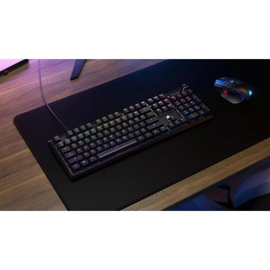 Teclado Corsair K70 CORE mecânico Layout FR RGB retroiluminado