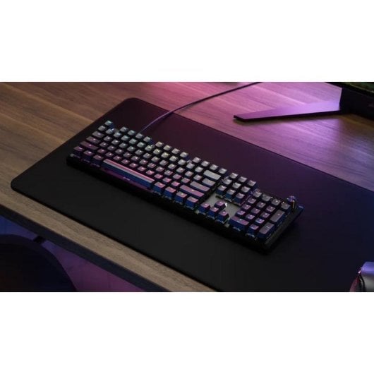 Teclado Corsair K70 CORE mecânico Layout FR RGB retroiluminado