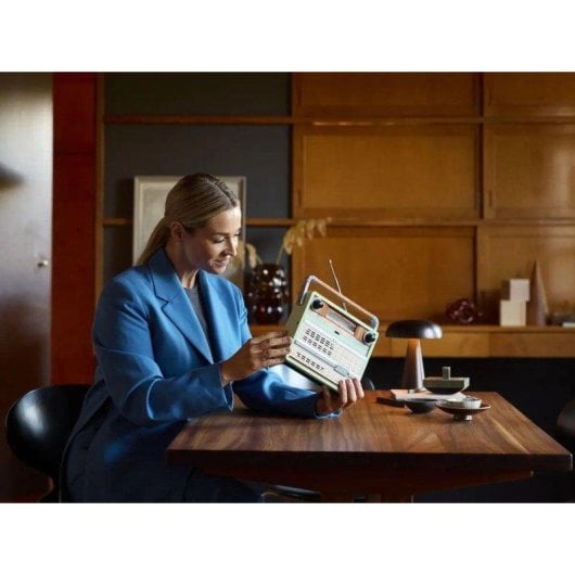 LEGO Icons Radio Retro 10334 906 piezas