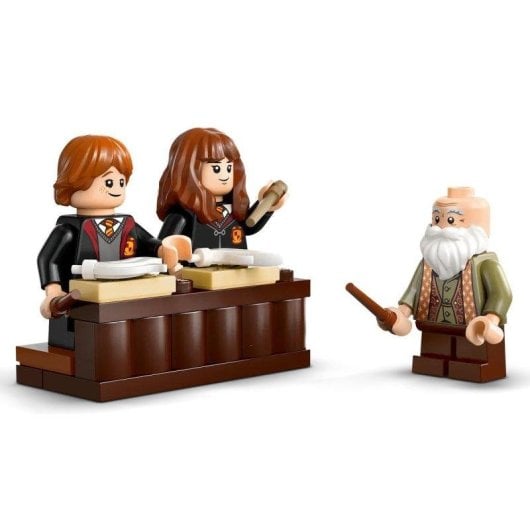 LEGO Harry Potter 76442 Poudlard Cours d’Amulettes 204 pièces