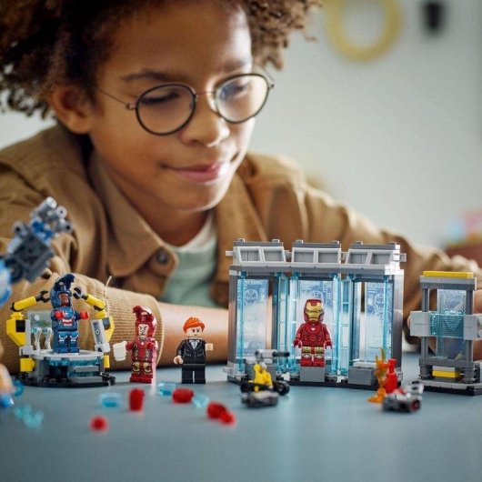 LEGO Marvel Laboratório de Iron Man Sala de Armaduras 76315 384 peças