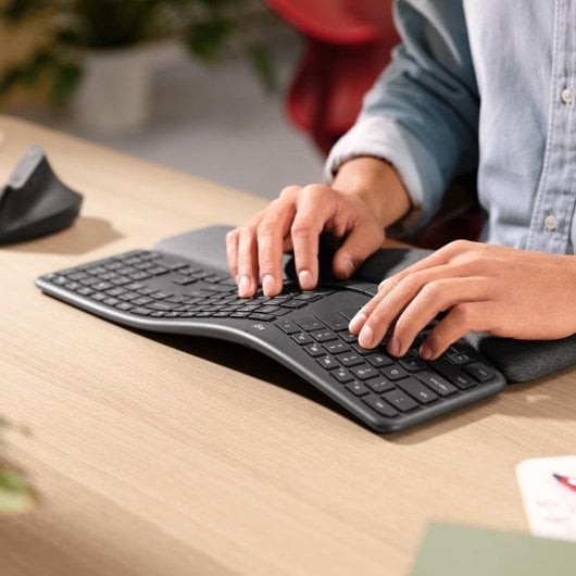 Teclado Logitech ERGO K860 semimecánico inalámbrico Layout US ergonómico con reposamuñecas