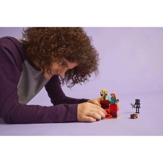 LEGO Minecraft A Batalha da Lava do Nether 21266 99 peças