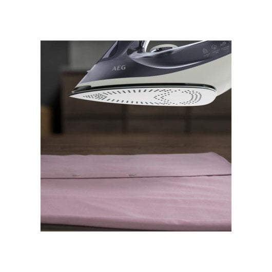 Fer à vapeur AEG SI6-1-2MN semelle céramique 2400W bleu marine