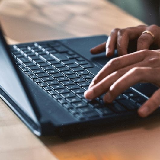 Portátil HP Victus Gaming 15-fa2042ns 15,6" Intel Core 7 240H 16GB 1TB SSD RTX 5060 FreeDOS