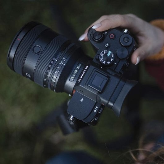 Objectif Sony FE 20-70mm F4 G Zoom Grand Angle Monture E Noir