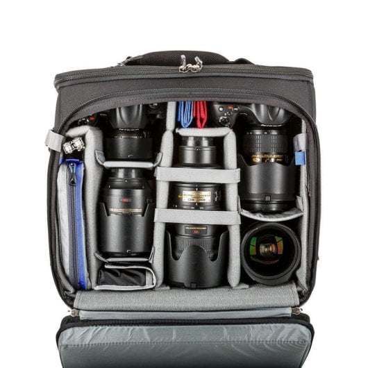 Bolso para cámara Think Tank Urban Access 10 con acceso lateral, compartimento para portátil y tablet, negro