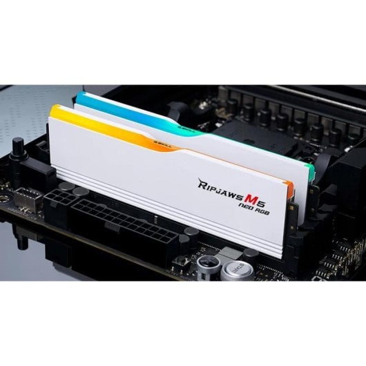 Memória RAM G.Skill Ripjaws M5 RGB F5-6000J3040G32GX2-RM5NRW 64GB 2x32GB DDR5 6000MHz CL30 AMD EXPO RGB Branco
