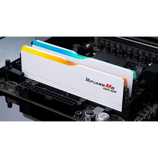 Memória RAM G.Skill Ripjaws M5 RGB F5-6000J3238G32GX2-RM5NRW 64GB Kit 2x32GB DDR5 6000MHz CL32 AMD EXPO Branco RGB