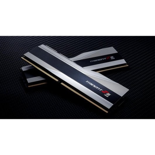 Memoria RAM G.Skill Trident Z5 RGB F5-6000J3238F16GX2-TZ5RS 32GB 2x16GB DDR5 6000MHz CL38 XMP Dual Channel Plata RGB