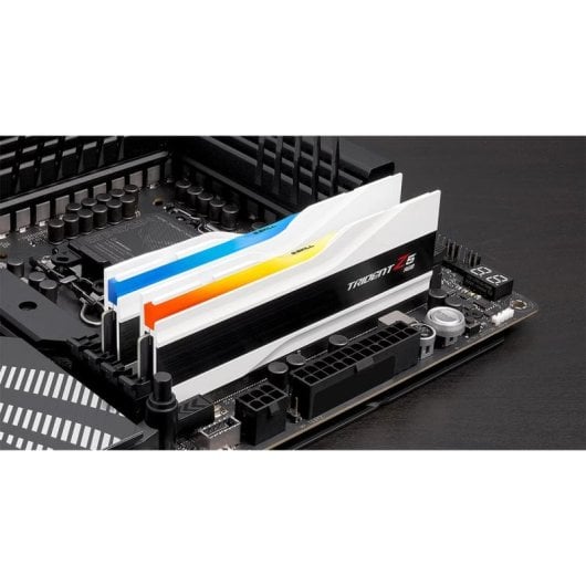 Mémoire RAM G.Skill Trident Z5 RGB F5-6000J2836G16GX2-TZ5RW 32GB 2x16GB DDR5 6000MHz CL28 Kit Dual Channel Argent Intel XMP RGB