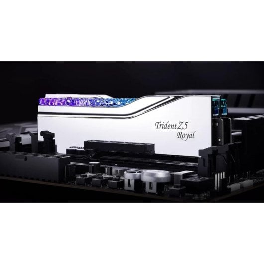Memoria RAM G.Skill Trident Z5 Neo F5-6400J3039G16GX2-TR5S 32GB Kit 2x16GB DDR5 6400MHz CL30 RGB XMP Plateado