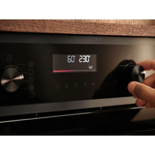 Forno Multifunções Electrolux EOF6P77X Pirolítico 72L 60cm A+ Ecrã Táctil Inox Preto
