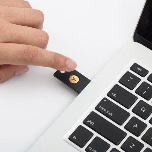 Control de Acceso Yubico YubiKey 5 NFC Llavero Multiusuario Sin Contraseña USB-NFC