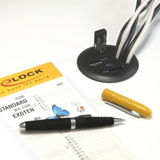 Hub DeLock 3 ports USB 3.0 + lecteur microSD/SD modèle 62869 de bureau