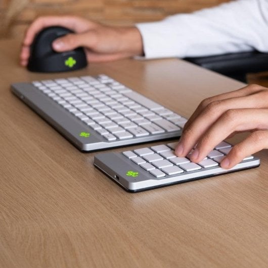 Teclado R-Go Tools Numpad Break Bluetooth ultrafino compacto branco com indicador de pausa