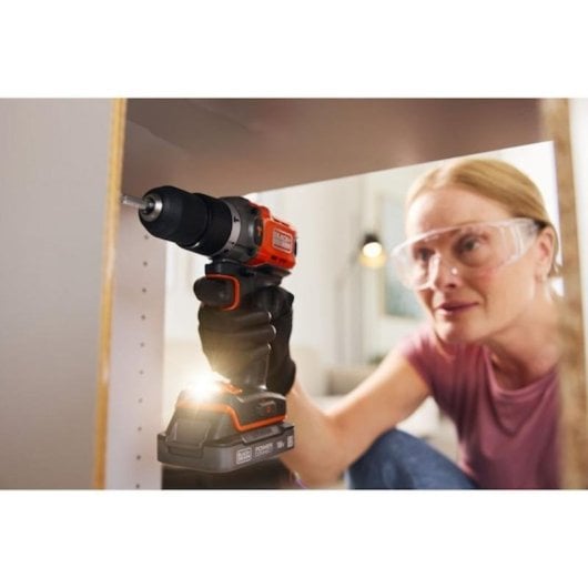 Berbequim BLACK & DECKER BCD383D1XK-QW 18 V 2 Ah com Percussão e Mala de Transporte