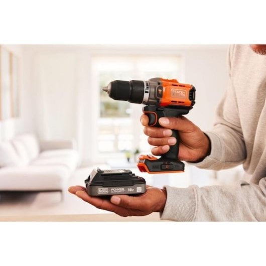 Berbequim BLACK & DECKER BCD383D1XK-QW 18 V 2 Ah com Percussão e Mala de Transporte