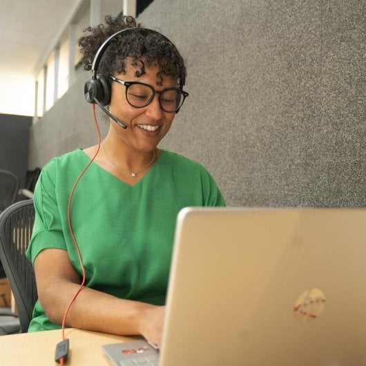 Auriculaires Poly Blackwire 8225 filaires USB-C avec réduction de bruit pour bureau noirs