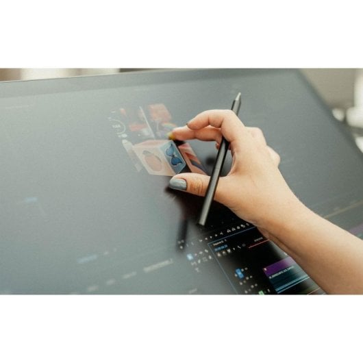 Tablette graphique Wacom Cintiq 24 Touch DTH246K0B écran 24" tactile 2,5K et Pro Pen 3