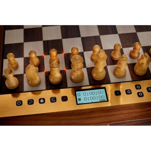 Jeu d'échecs Millennium The King Performance Plateau bois LED