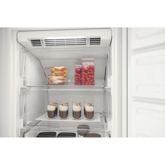 Congelador HOTPOINT HASD18F013A1 vertical embutido No Frost 209L branco