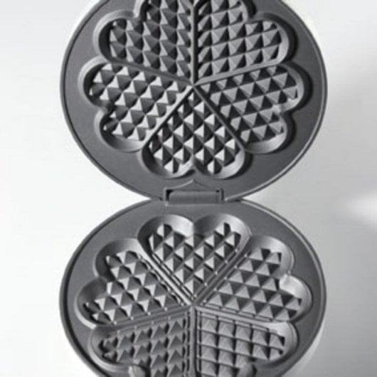 Gofreira CLOER 1629 930W 5 corações revestimento antiaderente preta metálica