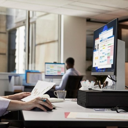 HP Pro Small Form Factor 400 G9 Intel Core i5-12500 16GB 512GB SSD UHD Graphics 770 Windows 11 Pro