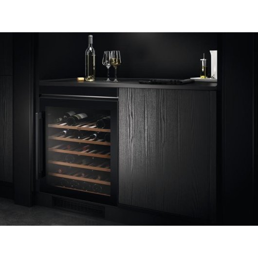 Enfriador de vino AEG 923 421 506 integrado 145L puerta reversible 1 zona LED