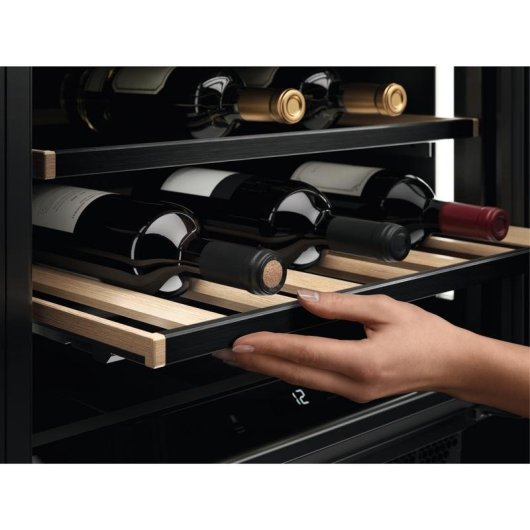 Enfriador de vino AEG 923 421 506 integrado 145L puerta reversible 1 zona LED